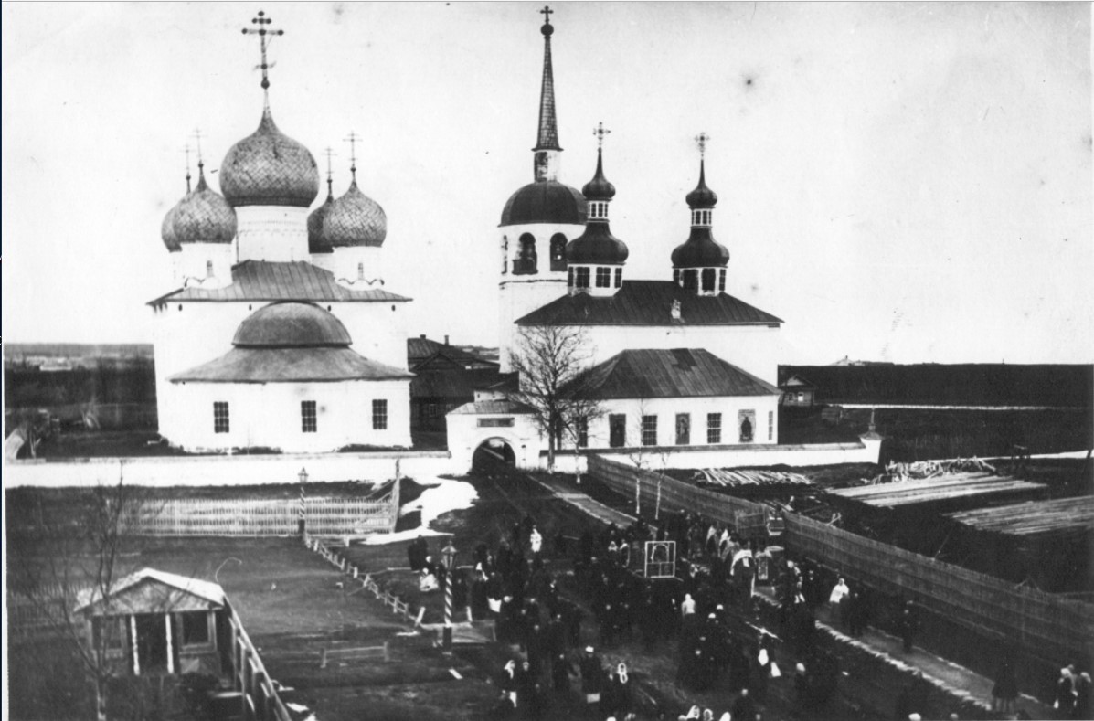 Крестный ход в Белозерском кремле