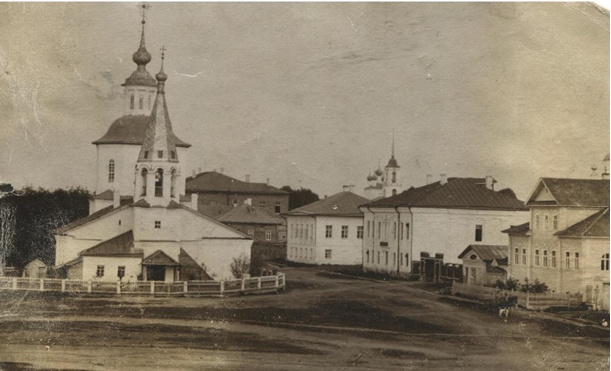 Церковь Иоанна Богослова  и здание земской управы