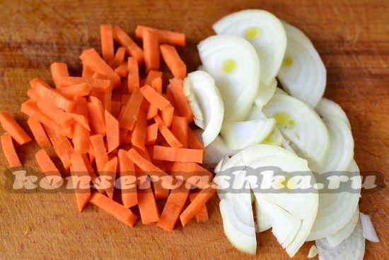 лук и морковь нарезаем