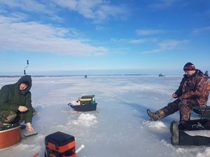 Изображение 1 : Эхолот или камера. Лучший помощник на зимней рыбалке