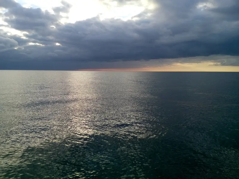 Прекрасный рассвет на море в районе Партенита (ЮБК)